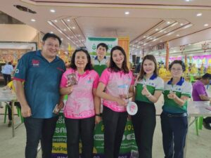 เจ้าหน้าที่ที่มาร่วมจัดกิจกรรม มีความผู้สนใจเยี่ยมชมบูธของเรา